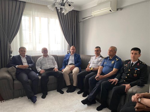 İlçe Kaymakamımız Recep ÖZTÜRK Kurban Bayramı Vesilesi İle Gazi Ailelerini Ziyaret Etti