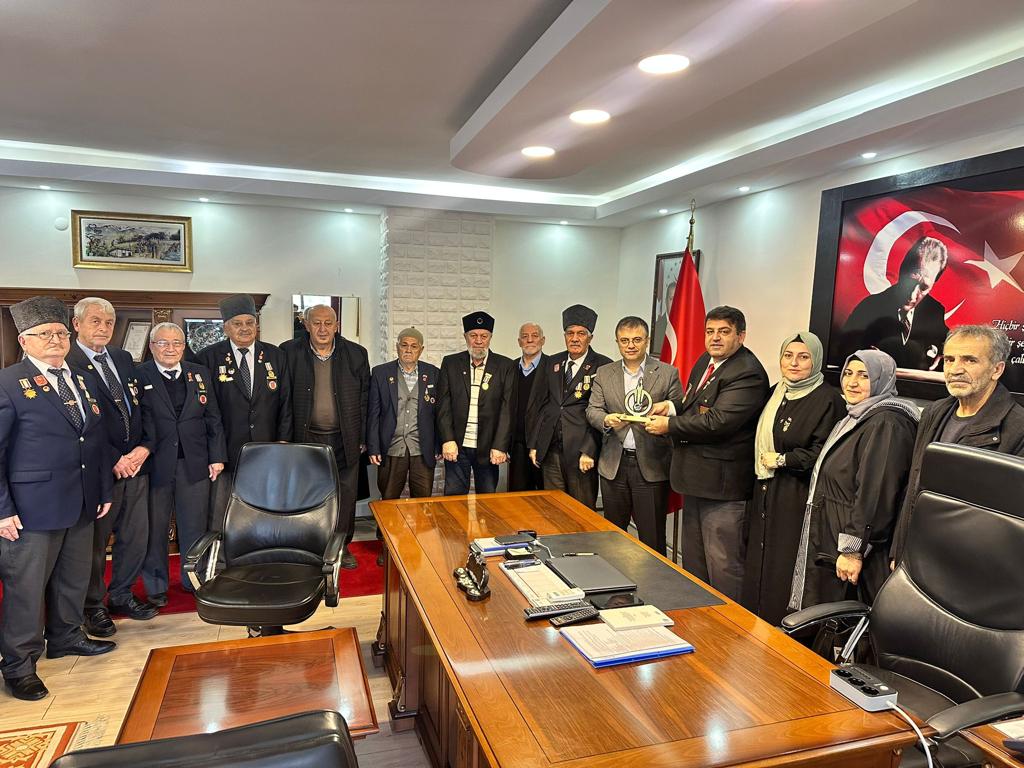 ŞEHİT YAKINI VE GAZİLERİMİZDEN İLÇEMİZ KAYMAKAMI RECEP ÖZTÜRK'E ZİYARET