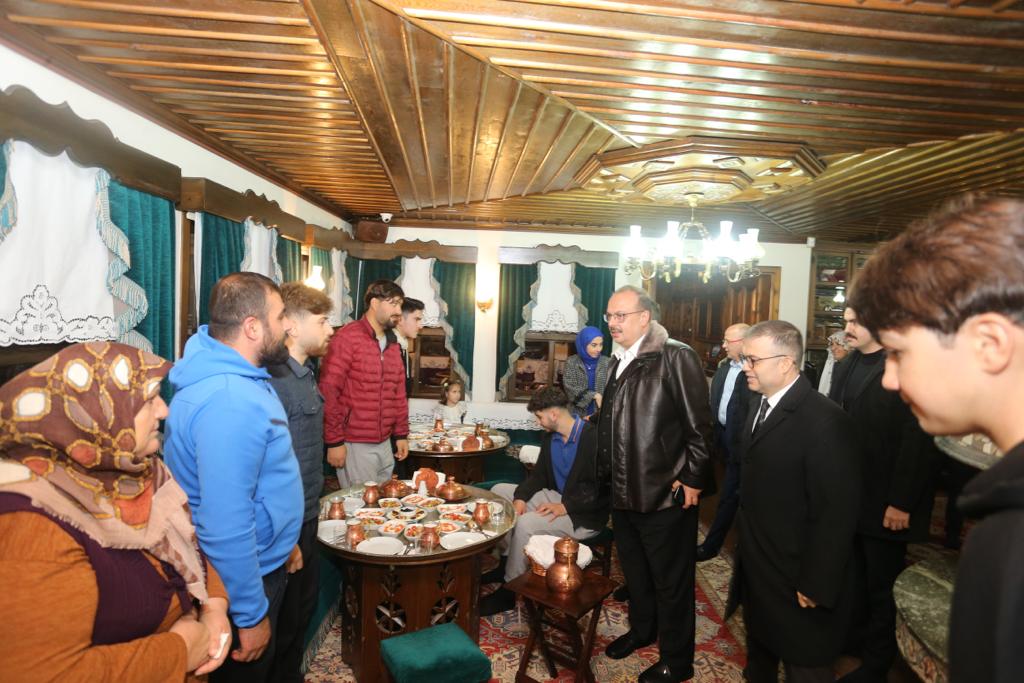  Sayın Valimiz Yakup CANBOLAT Depremzede Aileleriyle İftar Programında Buluştu